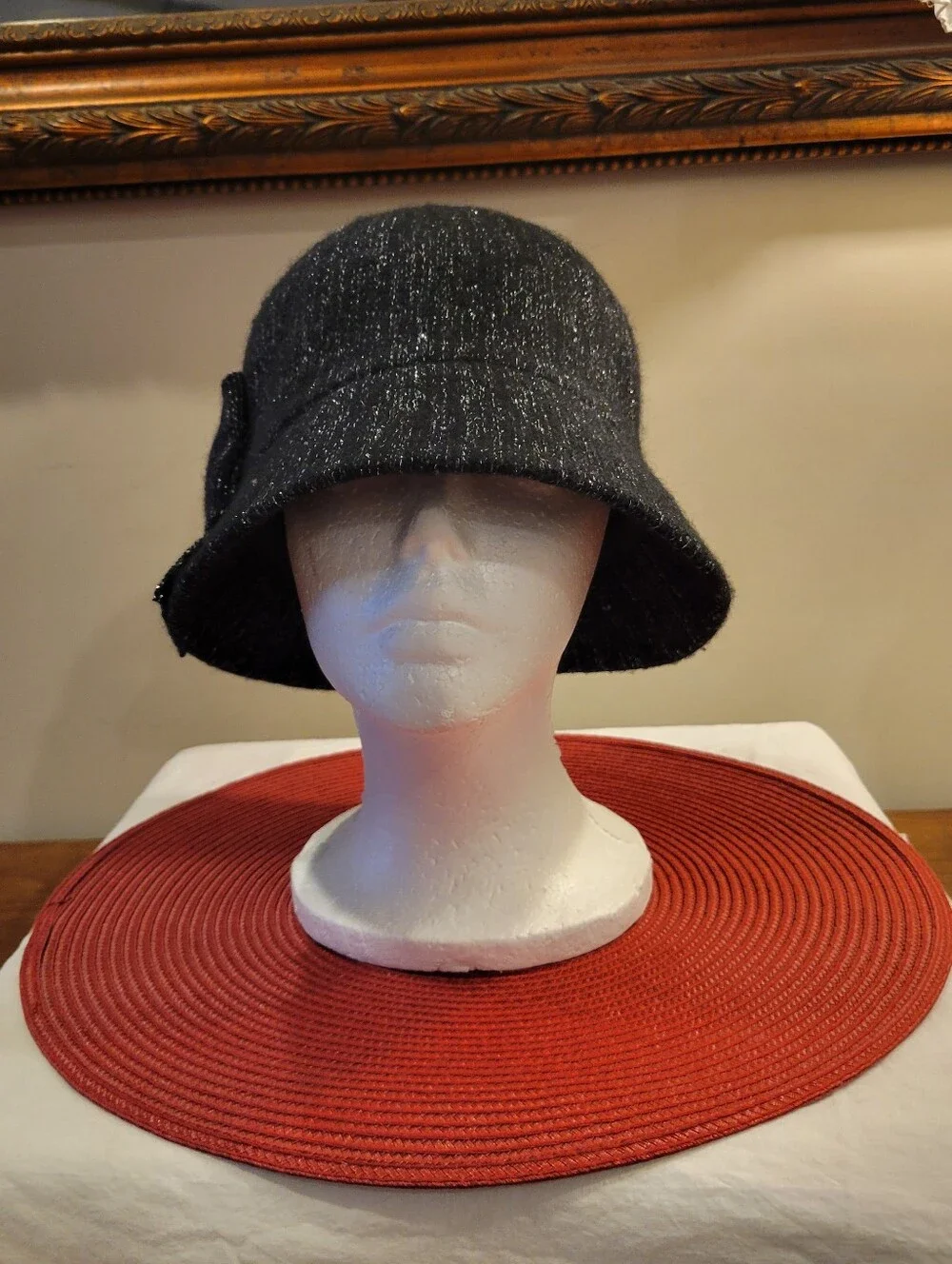 👒EUC~ AUGUST HAT COMPANY Elegant Black Sparkle Cloche Hat with Side Bow